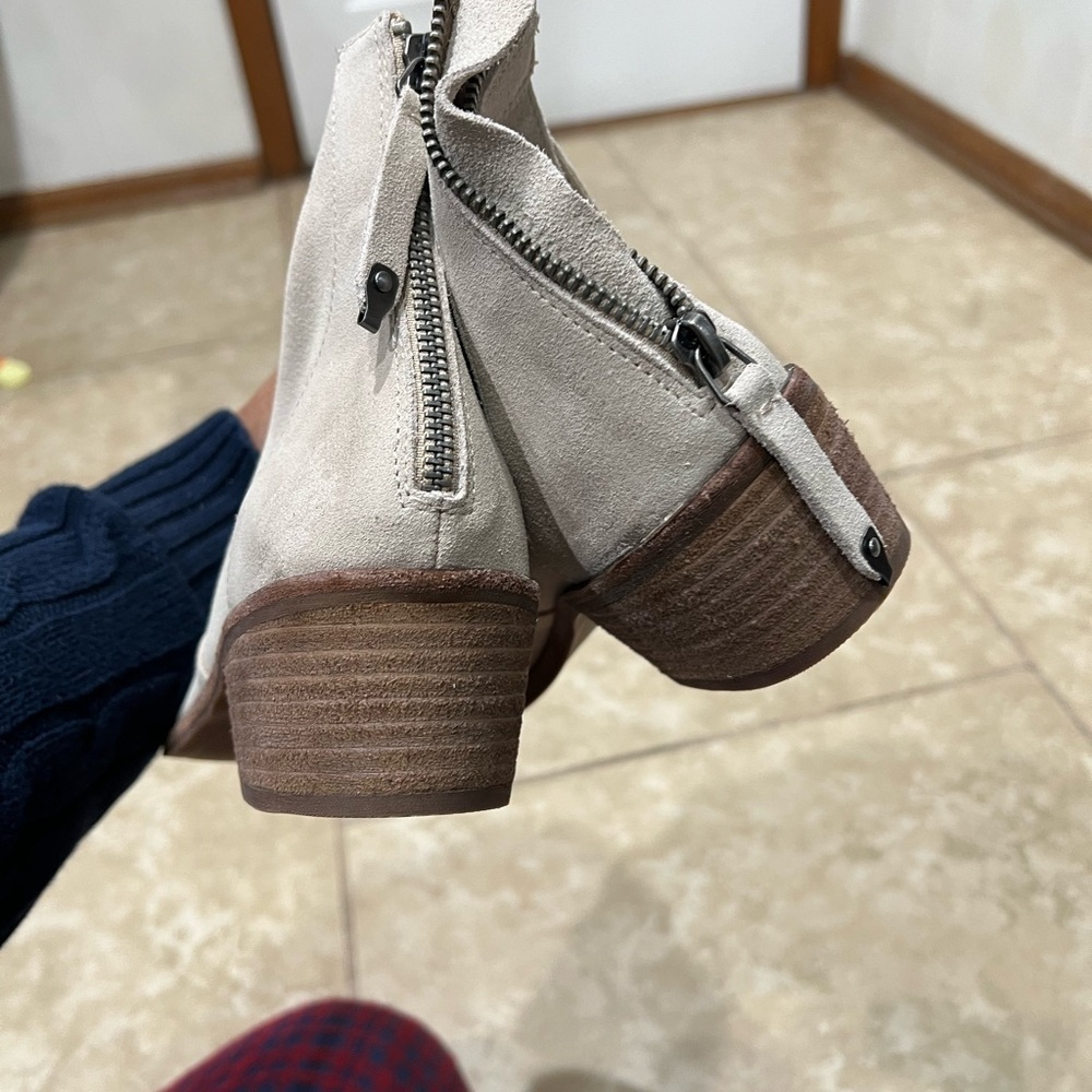 Dolce Vita Suede Cream Ankle Boots Size 10 - Picture 4 of 7